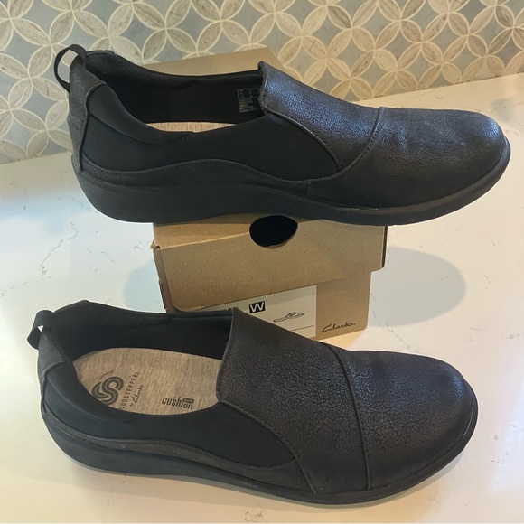 NEW! Clarks Shoes Cloudsteppers Slip On Black Leather Round Toe Loafers 8M - Picture 2 of 11